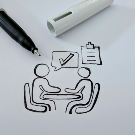 Zeichnung von zwei Personen im Gespräch mit Checkliste und Haken.